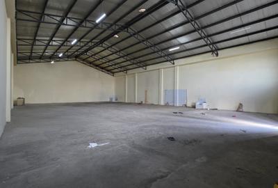 5,000 ft² Warehouse with Parking in Industrial Area - 2