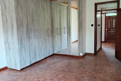 4 Bed Townhouse with En Suite at Lavington - 4