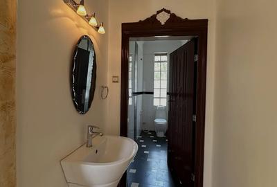 6 Bed House with En Suite at Nyari - 3