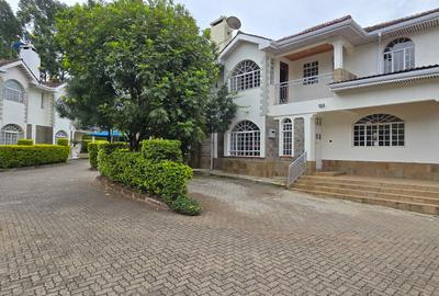 5 Bed Townhouse with En Suite at Off Convent Drive - 3