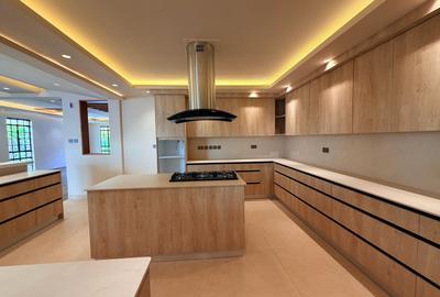4 Bed Townhouse with En Suite in General Mathenge - 3