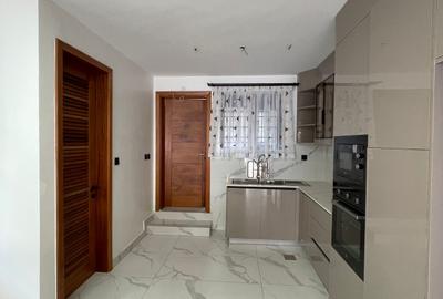 4 Bed Villa with En Suite in Waiyaki Way - 3