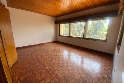 5 Bed Townhouse with En Suite in Westlands Area - 3