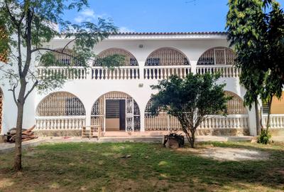 4 Bed House with En Suite at 3Rd Avenue