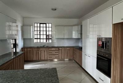 4 Bed Townhouse with En Suite in Kitisuru