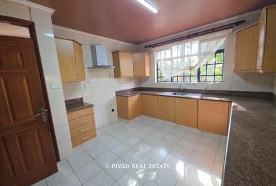 4 Bed Townhouse with Garden in Lavington - 2