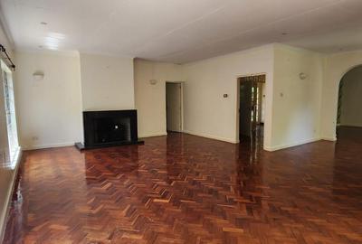 4 Bed House with En Suite in Lavington - 4