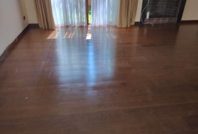 5 Bed Townhouse with En Suite in Lavington - 2