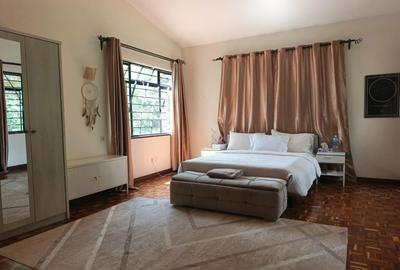 5 Bed Villa with En Suite in Spring Valley