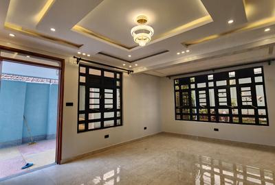 4 Bed House with En Suite at - 4