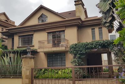 5 Bed Townhouse with En Suite at Convent Drive