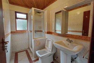 5 Bed Townhouse with En Suite in Westlands Area
