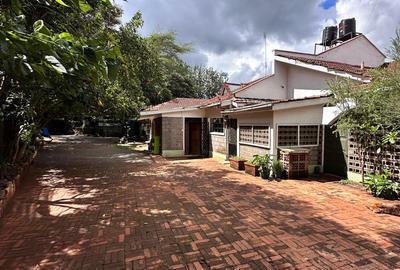 5 Bed House with En Suite at Marula Road