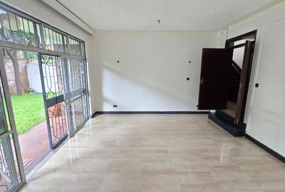 4 Bed House with En Suite in Riverside