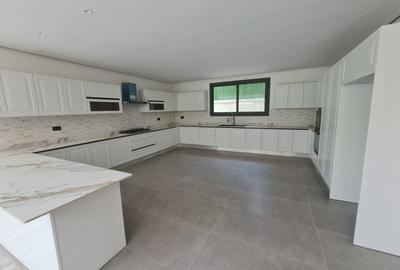 5 Bed Villa in Lavington - 4