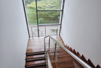 6 Bed Villa with En Suite in Lavington - 3