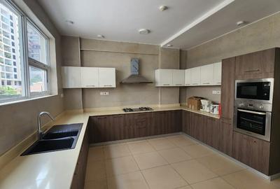 4 Bed Apartment with En Suite at General Mathenge