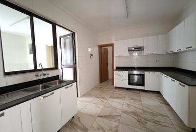 3 Bed Apartment with En Suite in Kilimani - 2