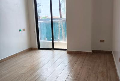 Serviced 2 Bed Apartment with En Suite at 2 Avanue - 4