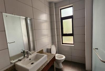 3 Bed Apartment with En Suite in Riverside - 3