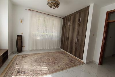 6 Bed House with En Suite in Karen - 4