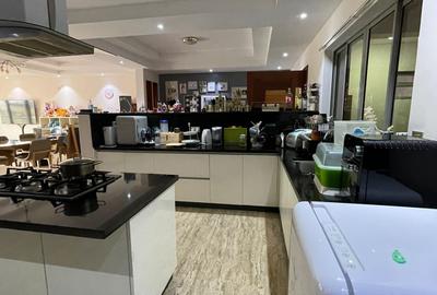 4 Bed Apartment with En Suite at Off Mwingi Road