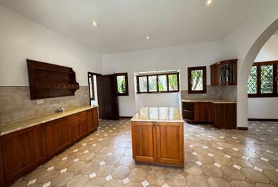 5 Bed House with En Suite in Thigiri