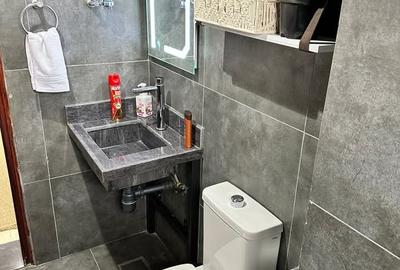 Serviced 1 Bed Apartment with En Suite at Safari Park