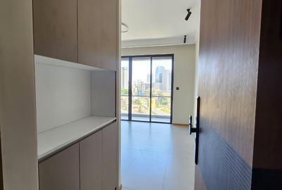 1 Bed Apartment with En Suite in Westlands Area - 2