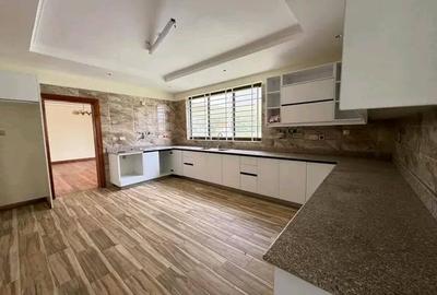 6 Bed Townhouse with En Suite at Runda