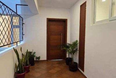 2 Bed Apartment with En Suite at City Drive - 3