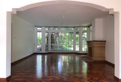 5 Bed House with En Suite in Rosslyn - 4