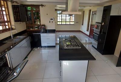 4 Bed House with En Suite in Runda