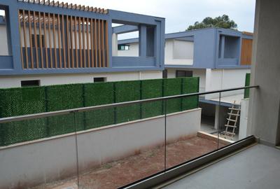 5 Bed Townhouse with En Suite in Lavington