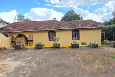 4 Bed House with En Suite at Loresho Road - 2