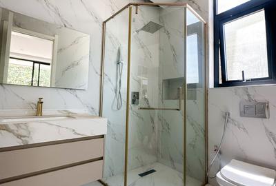 5 Bed Townhouse with En Suite in Lavington - 3