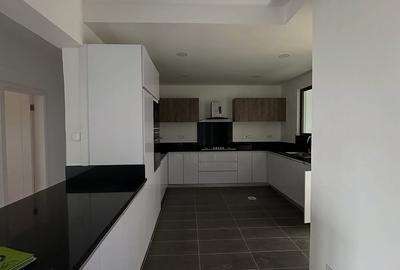 4 Bed Apartment with En Suite at Othaya Road - 3