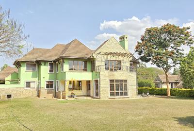 5 Bed House with En Suite in Runda