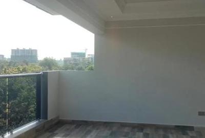 3 Bed Apartment with En Suite in Riverside