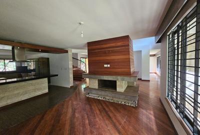 5 Bed House with En Suite in Runda