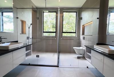 5 Bed Townhouse with En Suite in Kitisuru - 4