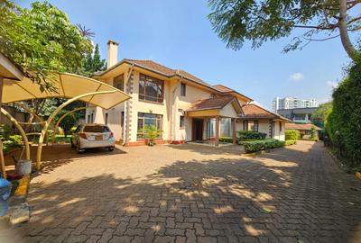 5 Bed House with En Suite in Runda
