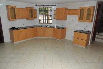 5 Bed House with En Suite at Mandela Road