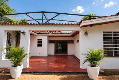 4 Bed Villa with En Suite at Muthaiga