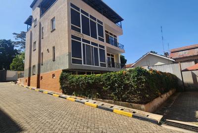 5 Bed Townhouse with En Suite in Lavington