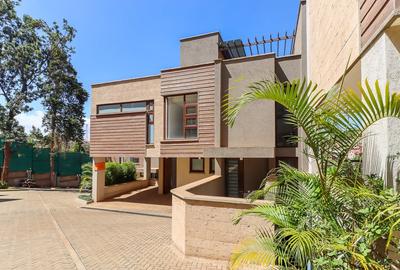 4 Bed Villa with En Suite in Lavington - 3