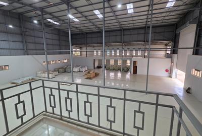 15,000 ft² Warehouse with Parking in Tatu City - 4