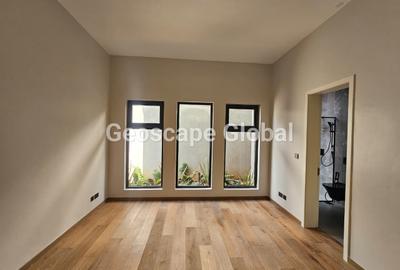 5 Bed Villa with En Suite in Runda - 4
