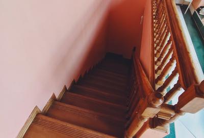 6 Bed House with En Suite in Lavington - 3