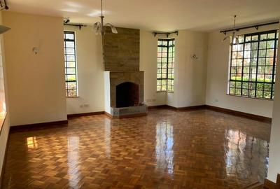 4 Bed House with En Suite in Lavington